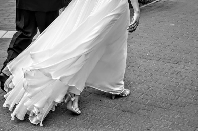 anna jonas egyedi tervezésű esküvői ruha zuzsi nikos 5